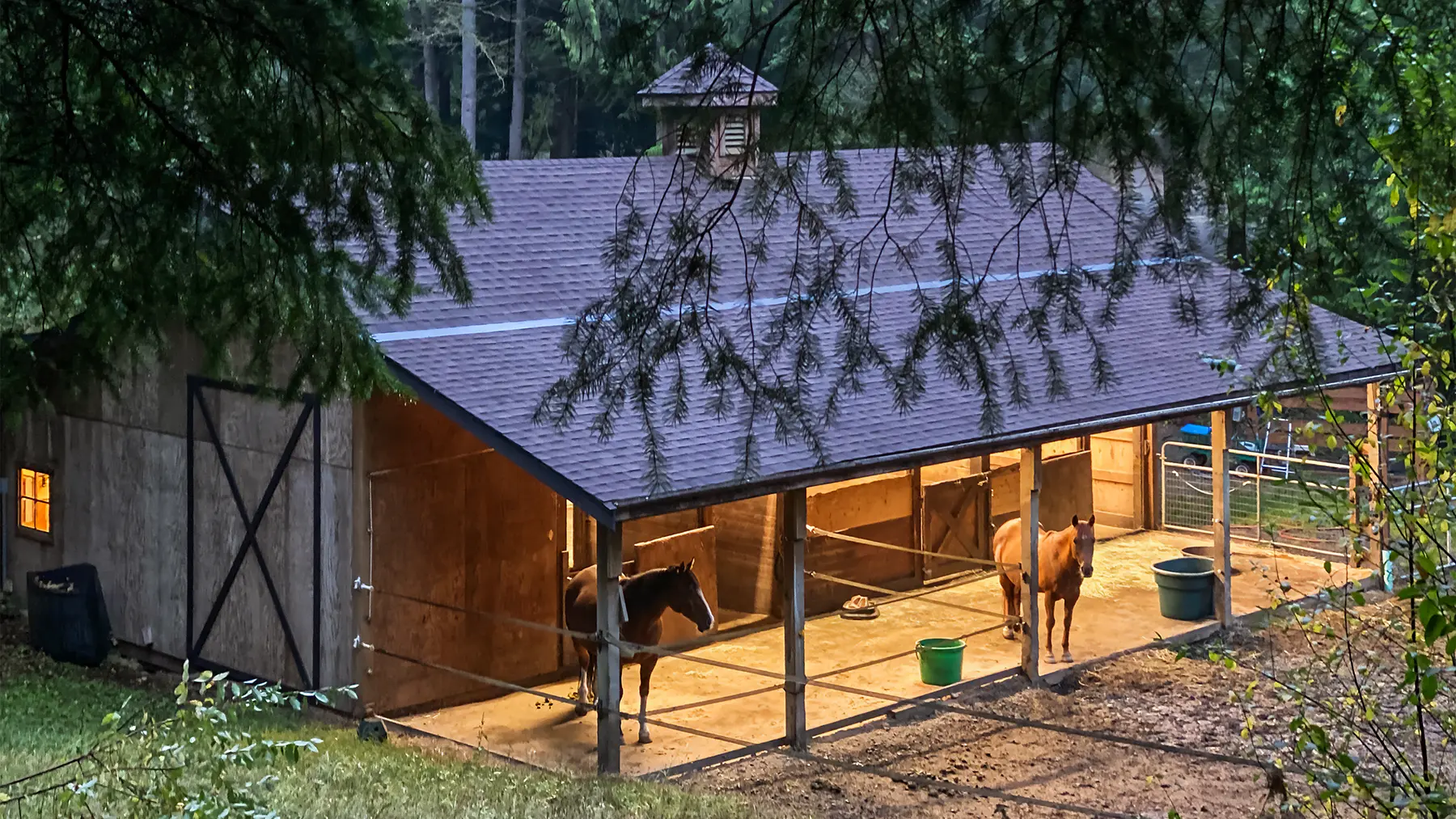 The Heron Hill barn from up the driveway