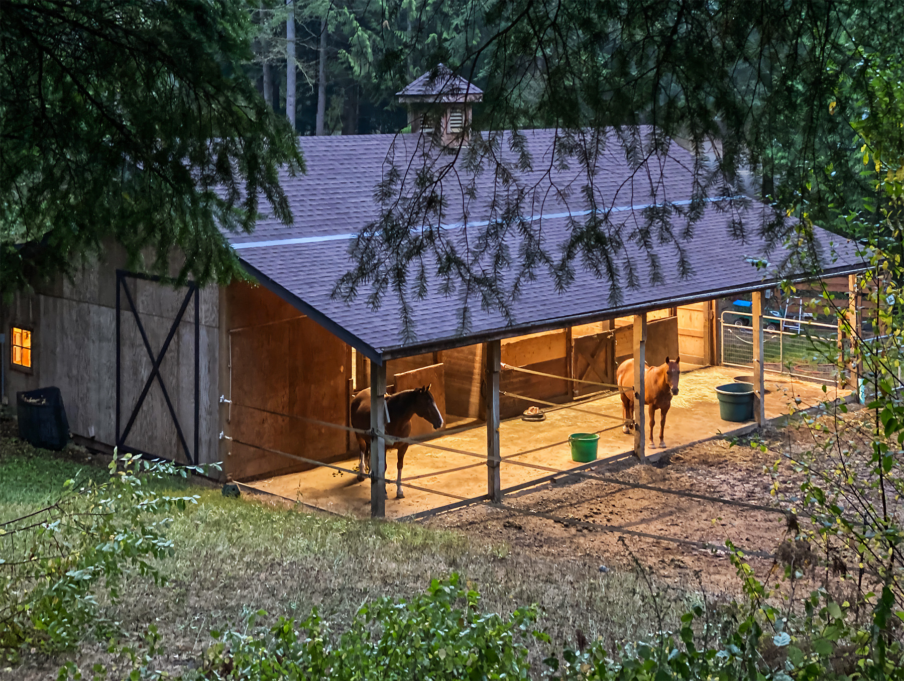 The Heron Hill barn from up the driveway